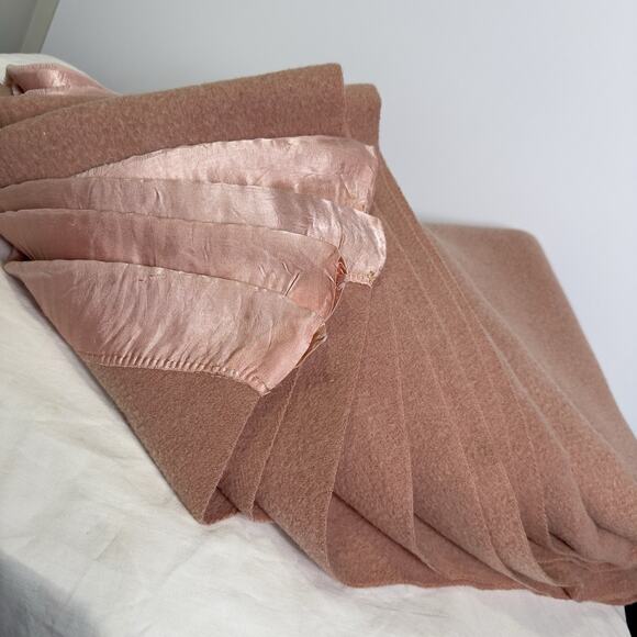 Vtg Chatham 100% Virgin Wool Blanket Pink Satin Binding 86” X 67” USA Made Read - Picture 2 of 9